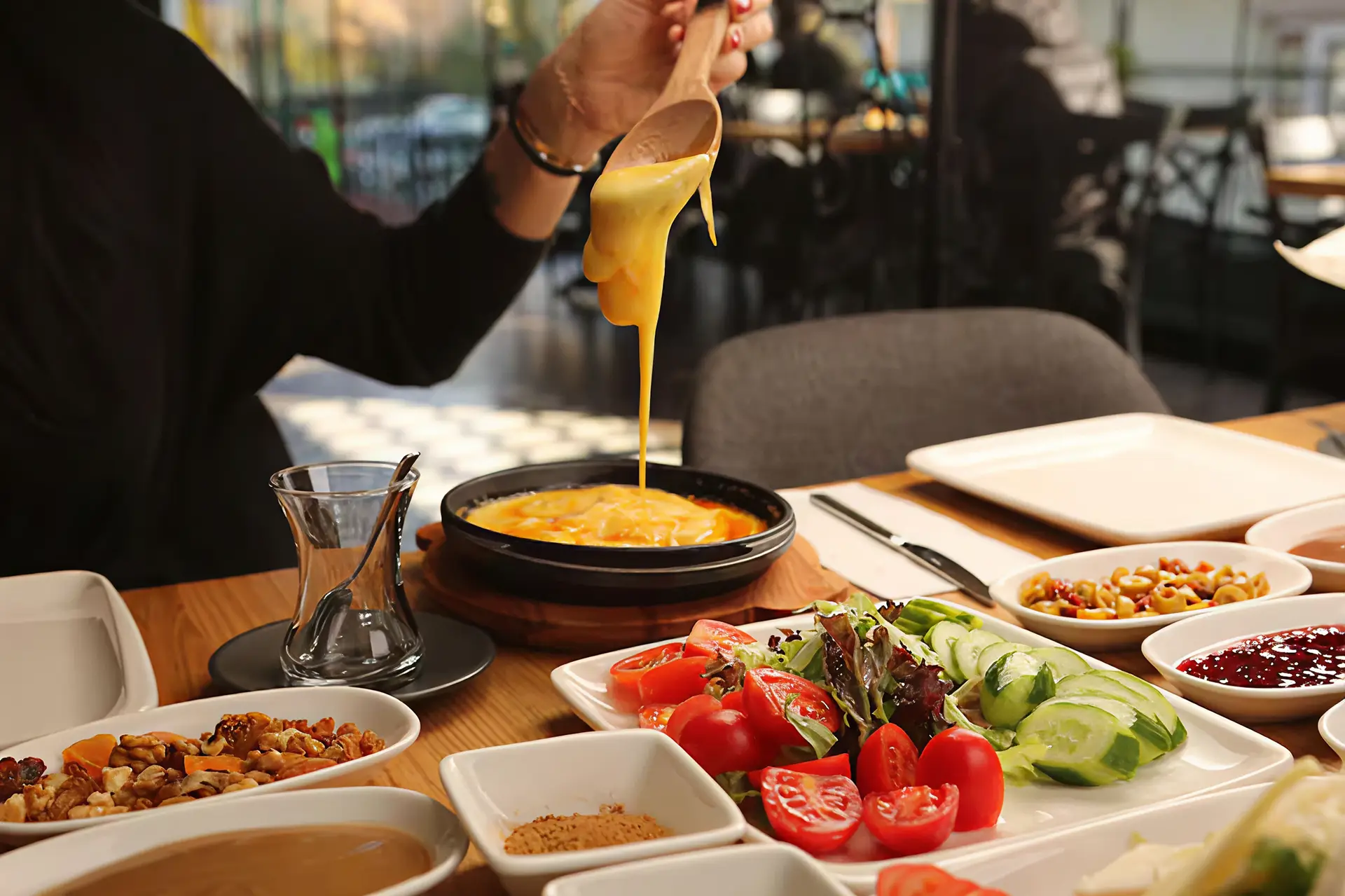 rich-delicious-breakfast_550617-20293 2